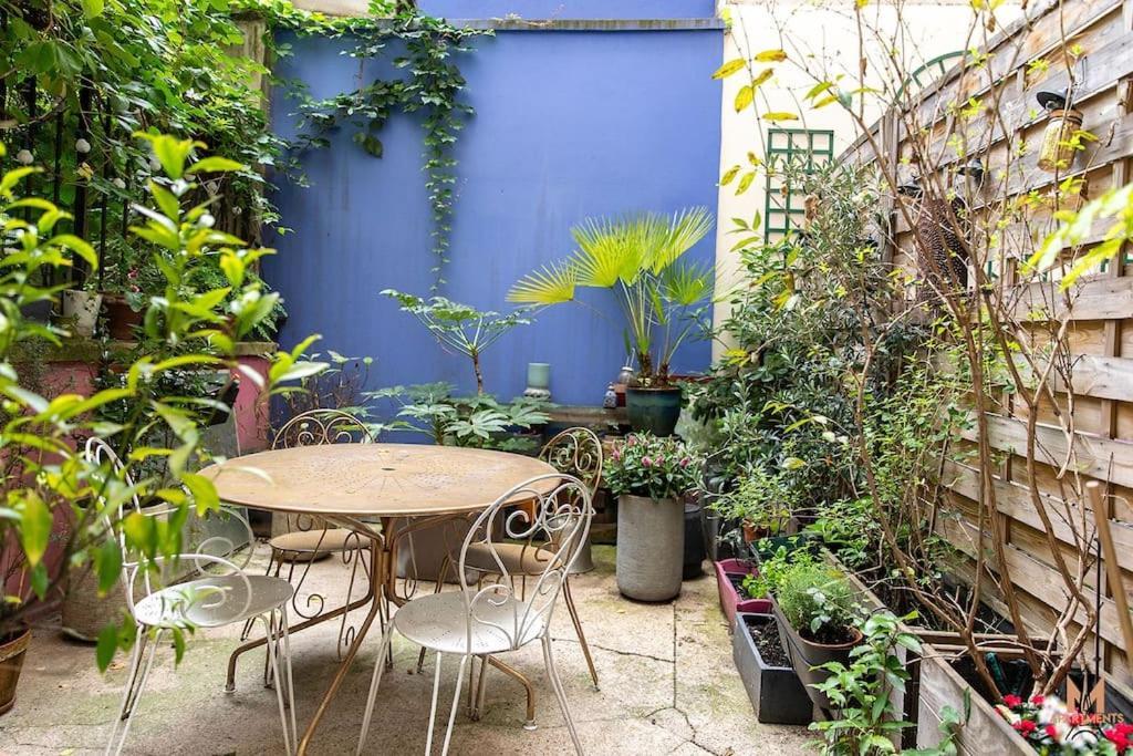 Montmartre With Private Courtyard Parijs